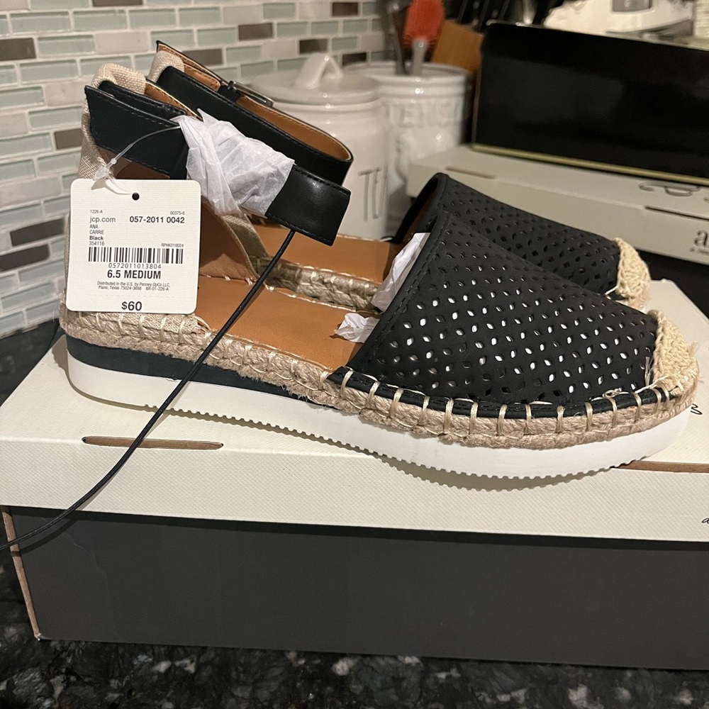 A.N.A. Women's Carrie Wedge Sandals, Black, Size 6.5 NWT - Picture 4 of 6